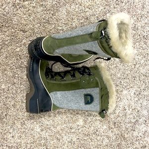 Sorel Lace up Green and Grey Fur Boots